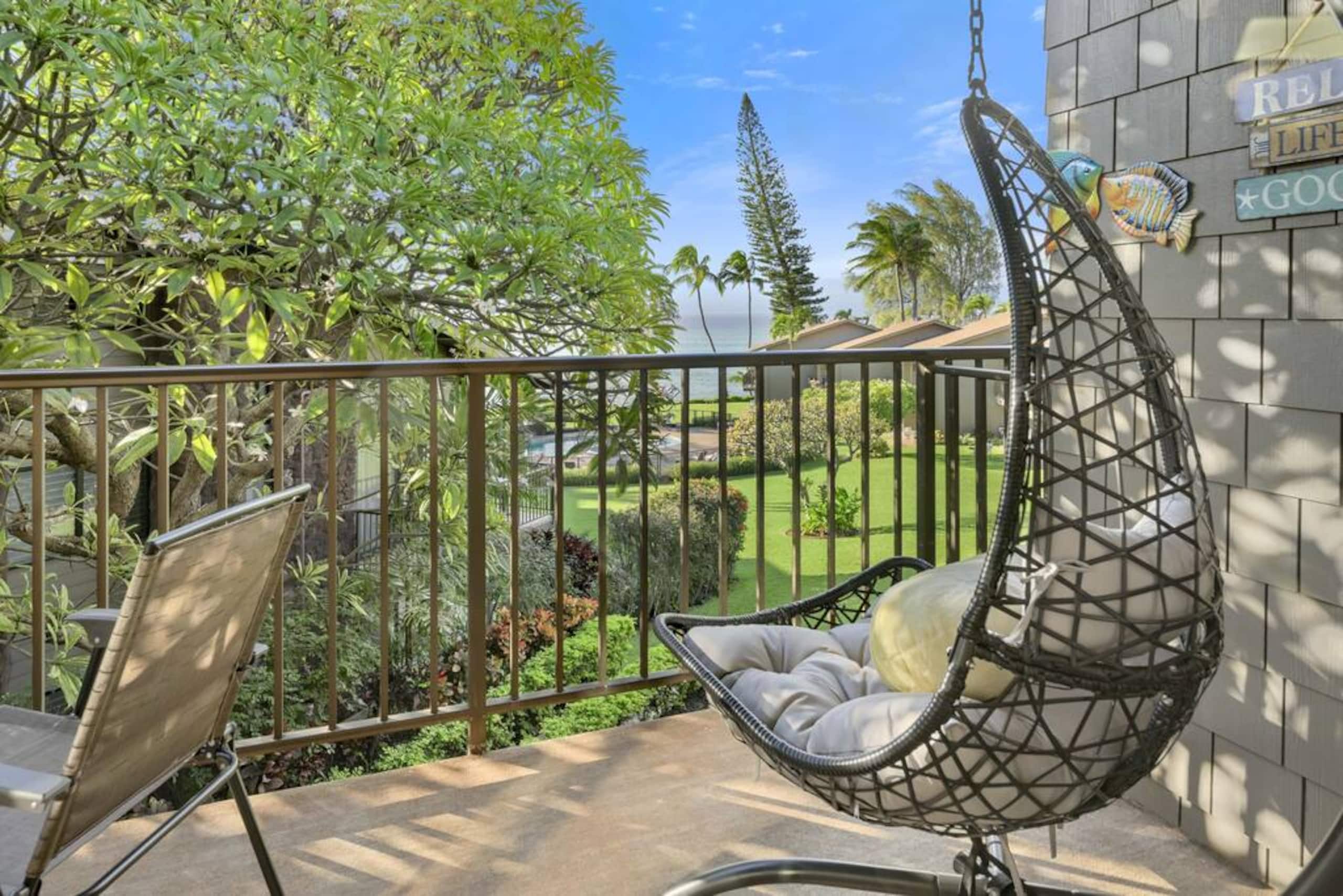 Condo in Lahaina · ★4.9 · 2 bedrooms · 3 beds · 2 baths - Image 11
