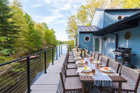 KING Suites, Lakefront w/ Dock, HotTub, Watercraft