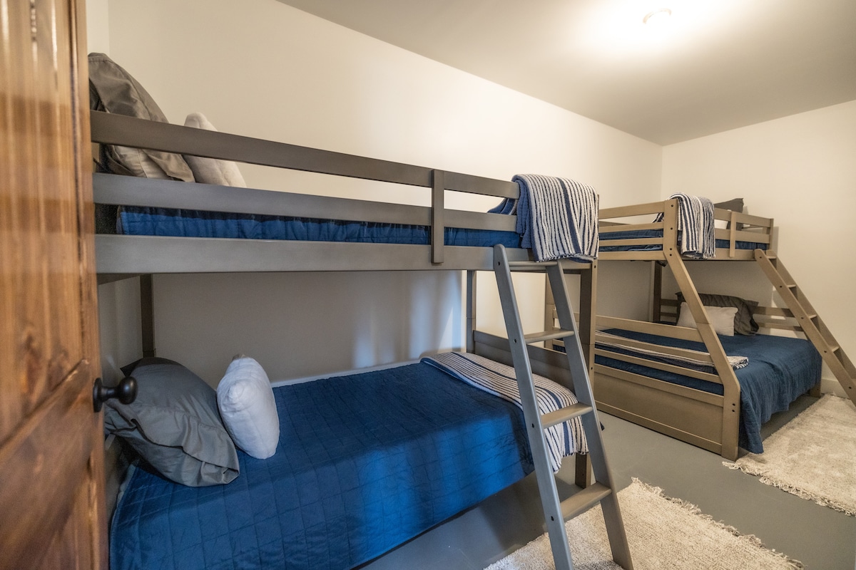 Downstairs kids bunk room - 3 twins & a full bed.