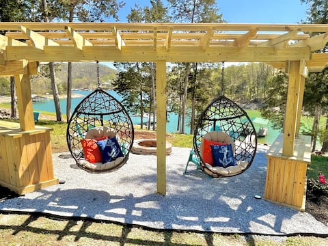 Lakefront w/few steps to water & private boat dock