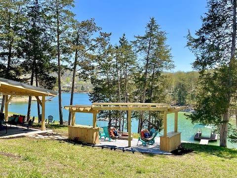 Lakefront w/few steps to water & private boat dock