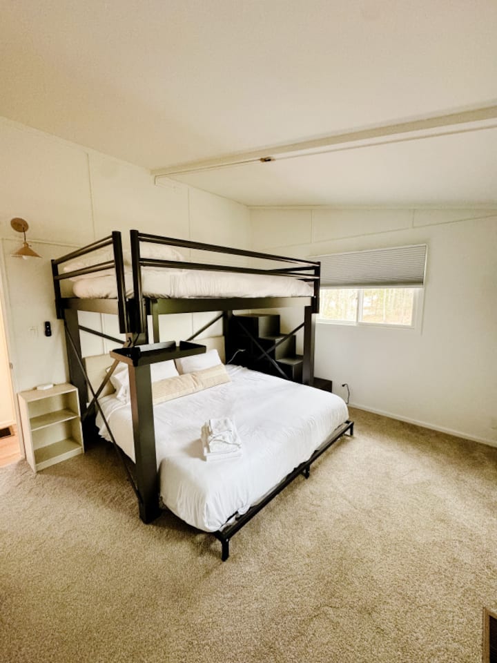 1-ва спална соба (брачен и брачен кревет (широк 180-220 см