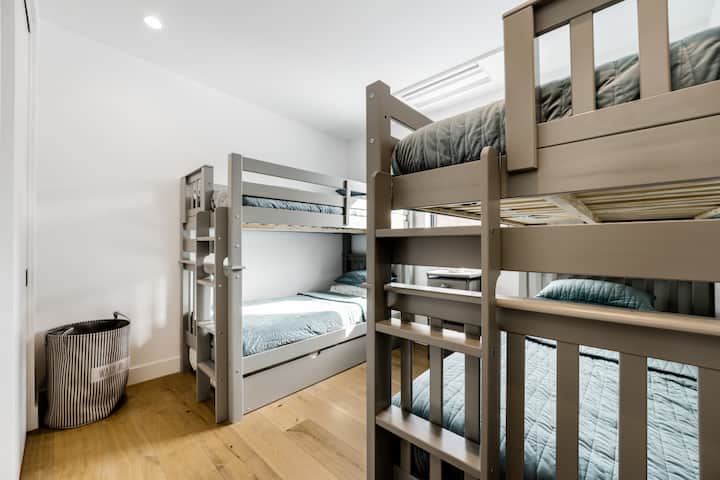 Двуетажна стая с допълнително легло