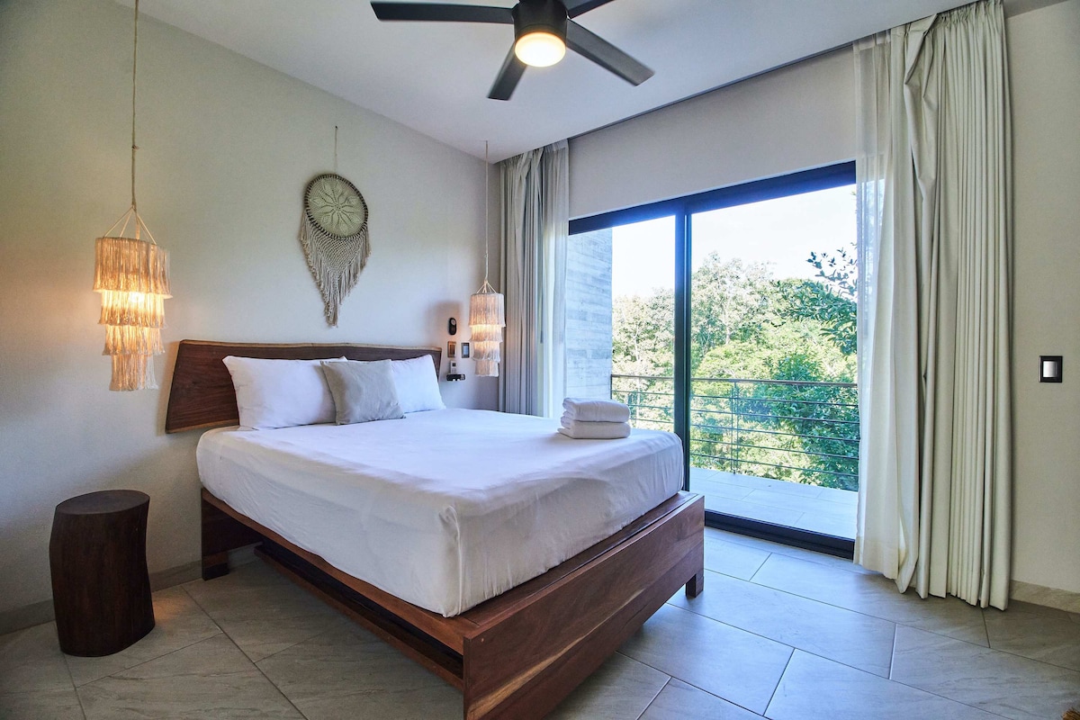 Chumba Mahiri cha kulala kilicho na Kitanda cha aina ya Queen