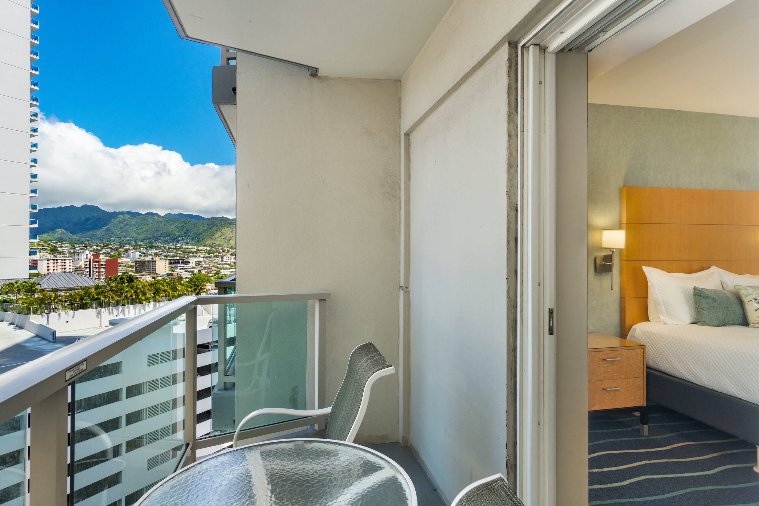 Condo in Honolulu · ★4.0 · Studio · 1 bed · 1 private bath - Image 9