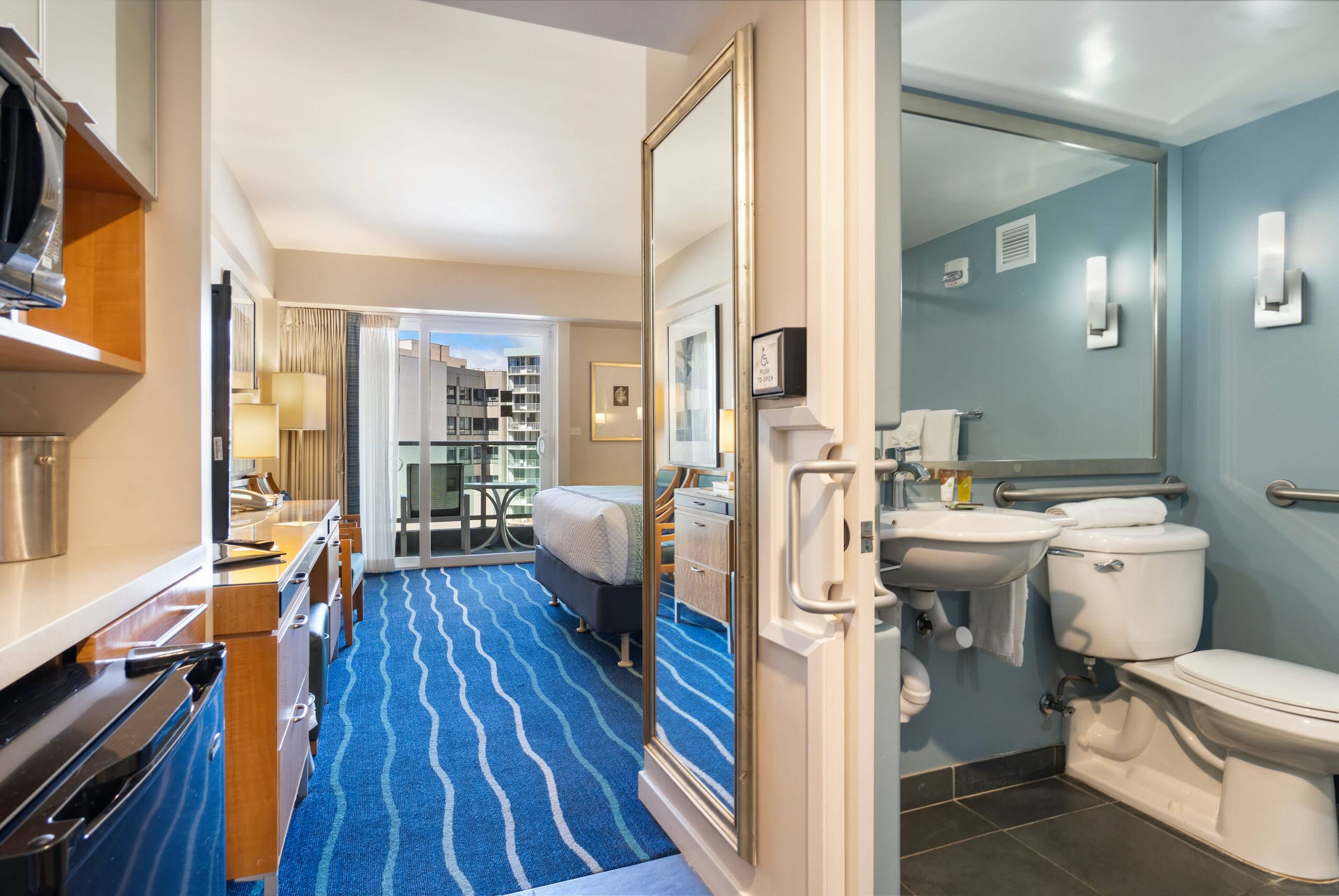 Condo in Honolulu · ★4.0 · Studio · 1 bed · 1 private bath - Image 6