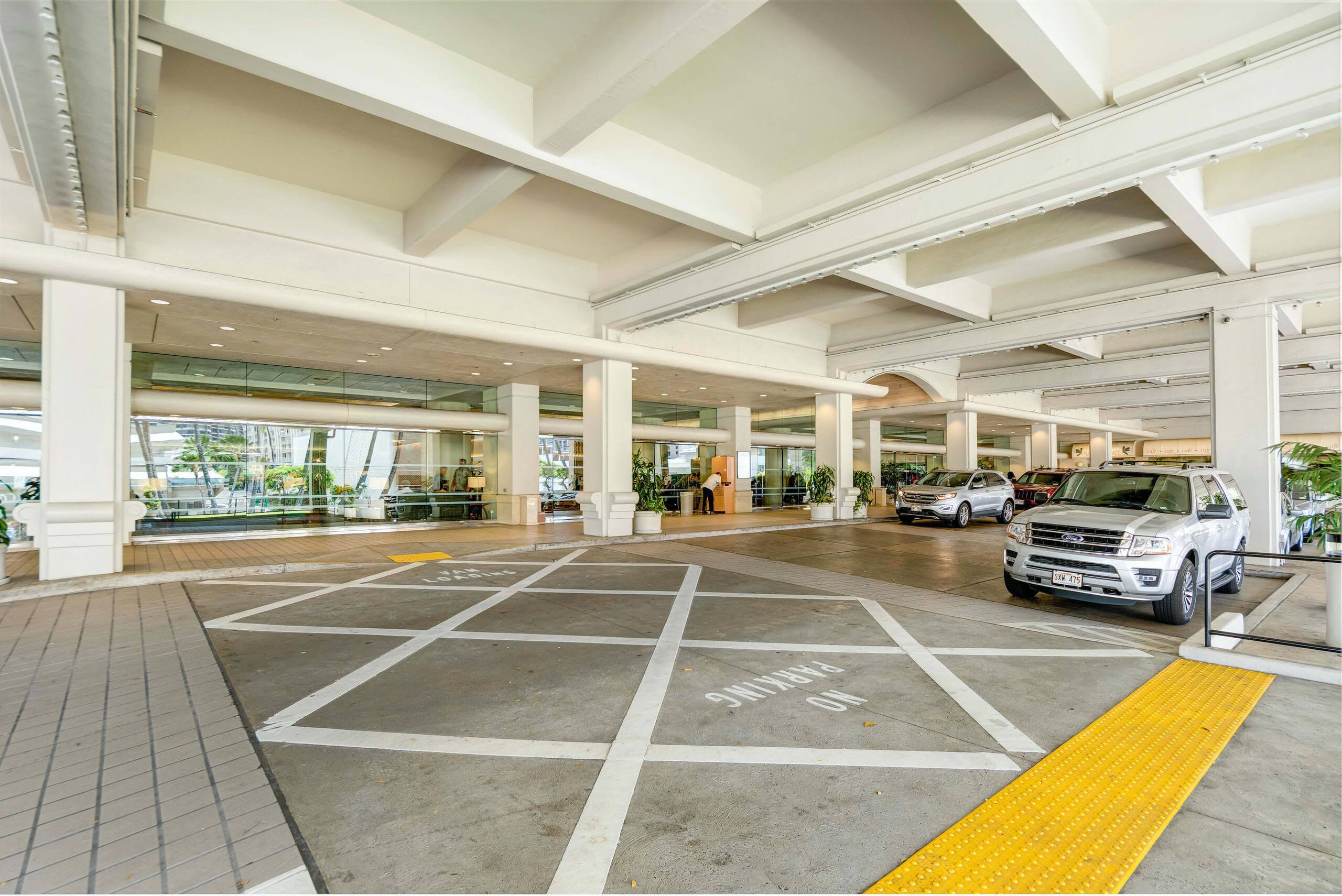 Condo in Honolulu · ★4.0 · Studio · 1 bed · 1 private bath - Image 17