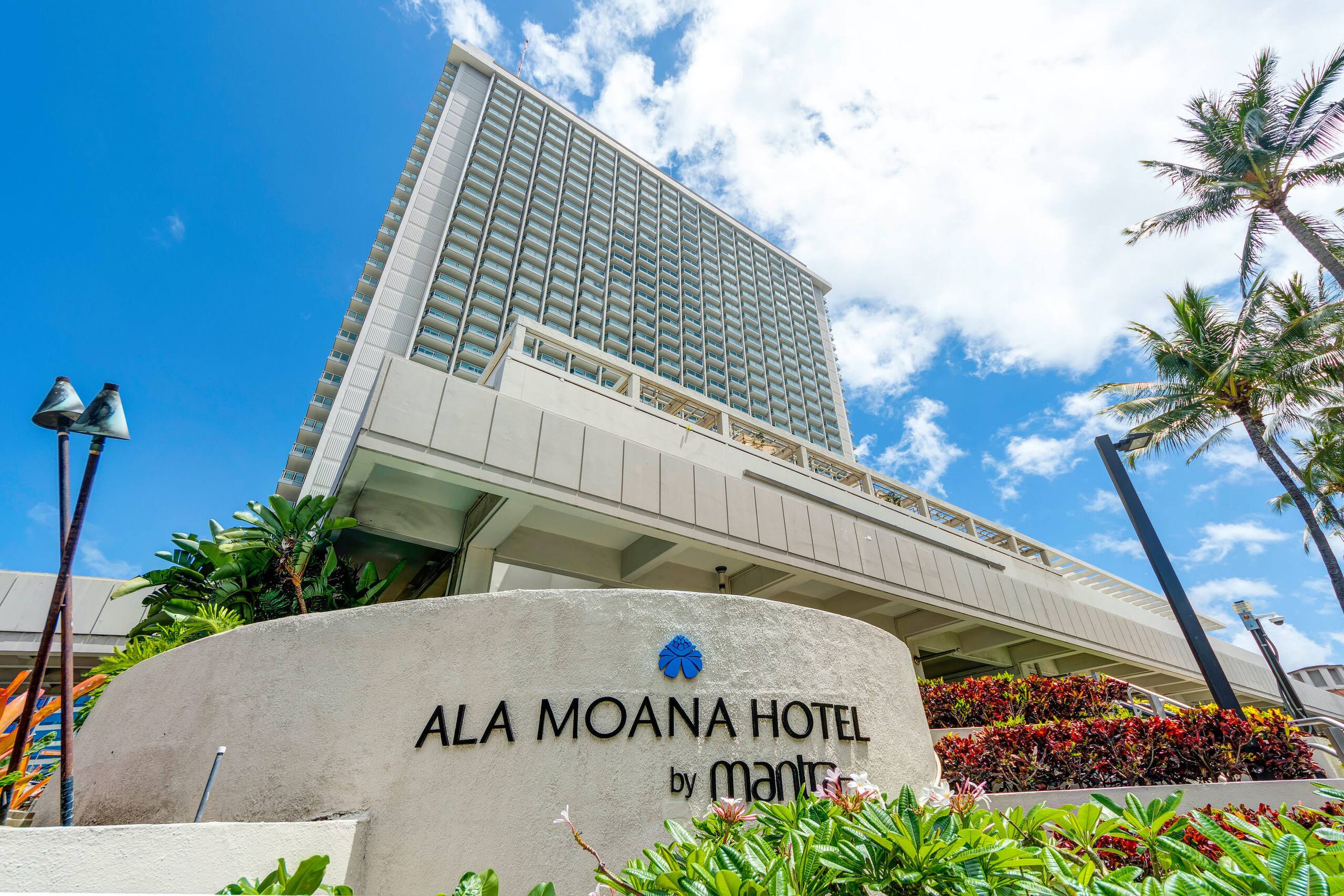 Condo in Honolulu · ★4.0 · Studio · 1 bed · 1 private bath - Image 1