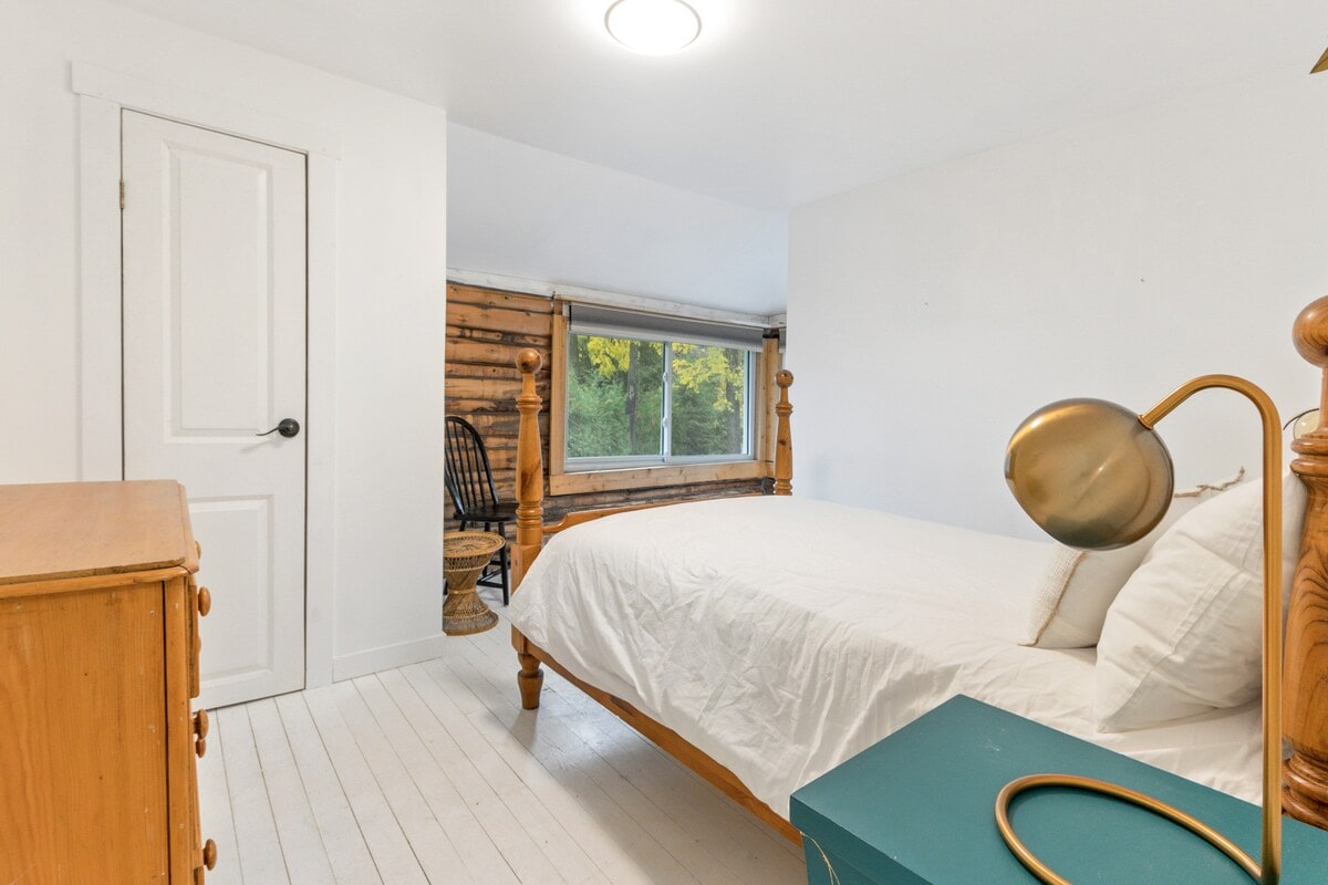 Use stylish reading lamps to set a more intimate mood during the evening.