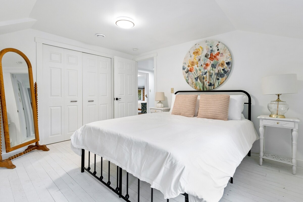 High-quality linens, sheets, and enough pillows to start a small pillow war.