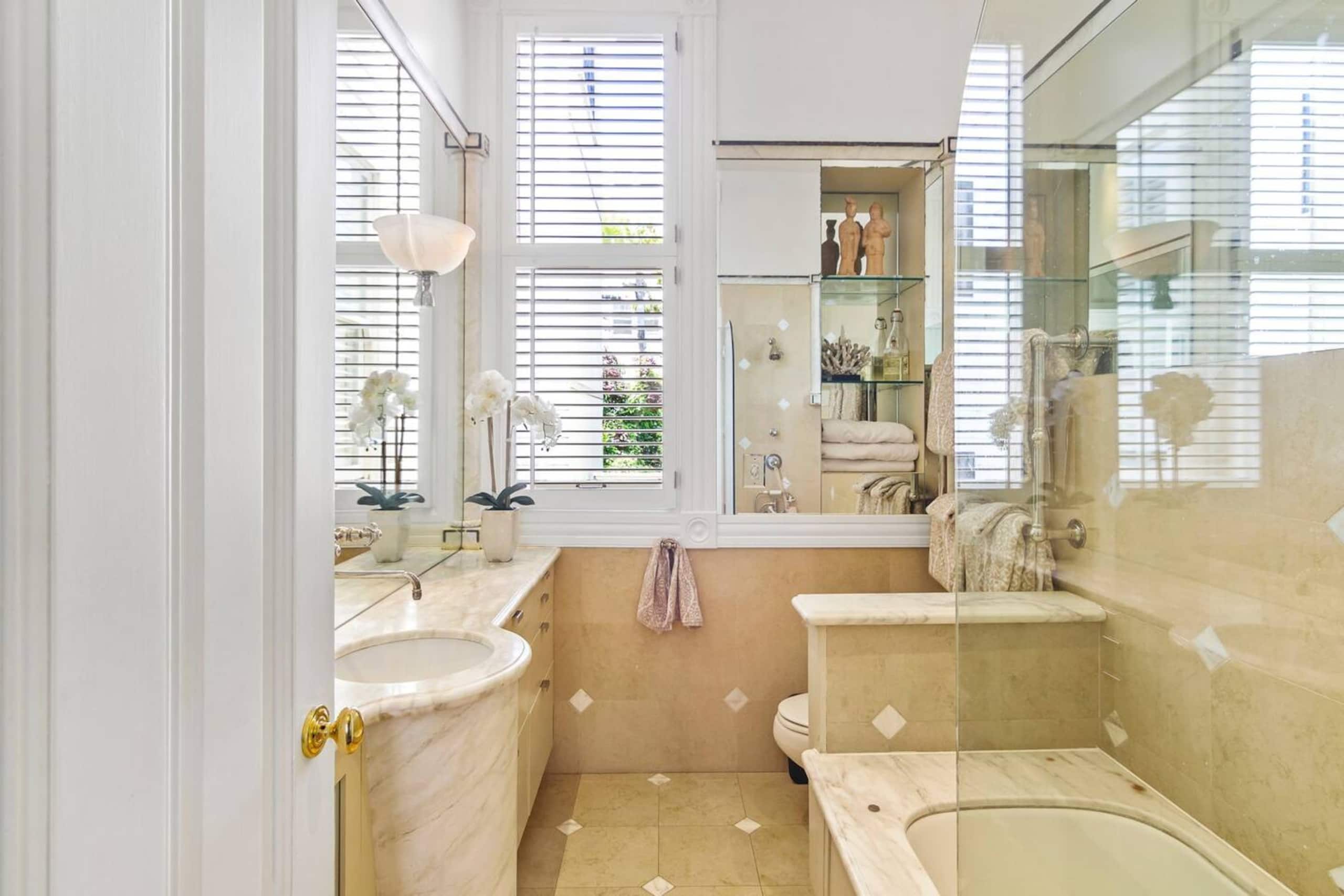 Home in San Francisco · ★4.95 · 1 bedroom · 1 bed · 1 bath - Image 15