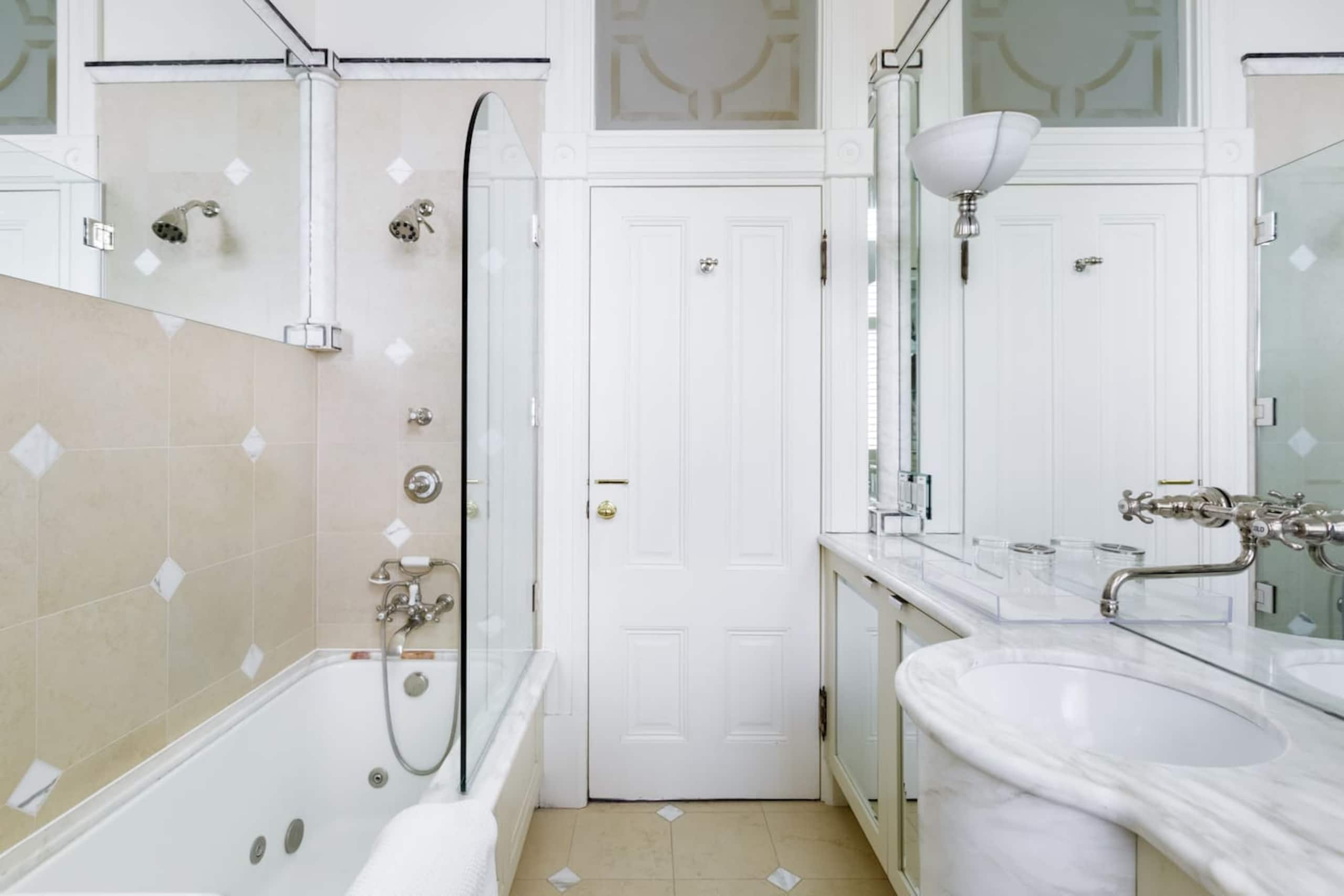 Home in San Francisco · ★4.95 · 1 bedroom · 1 bed · 1 bath - Image 14