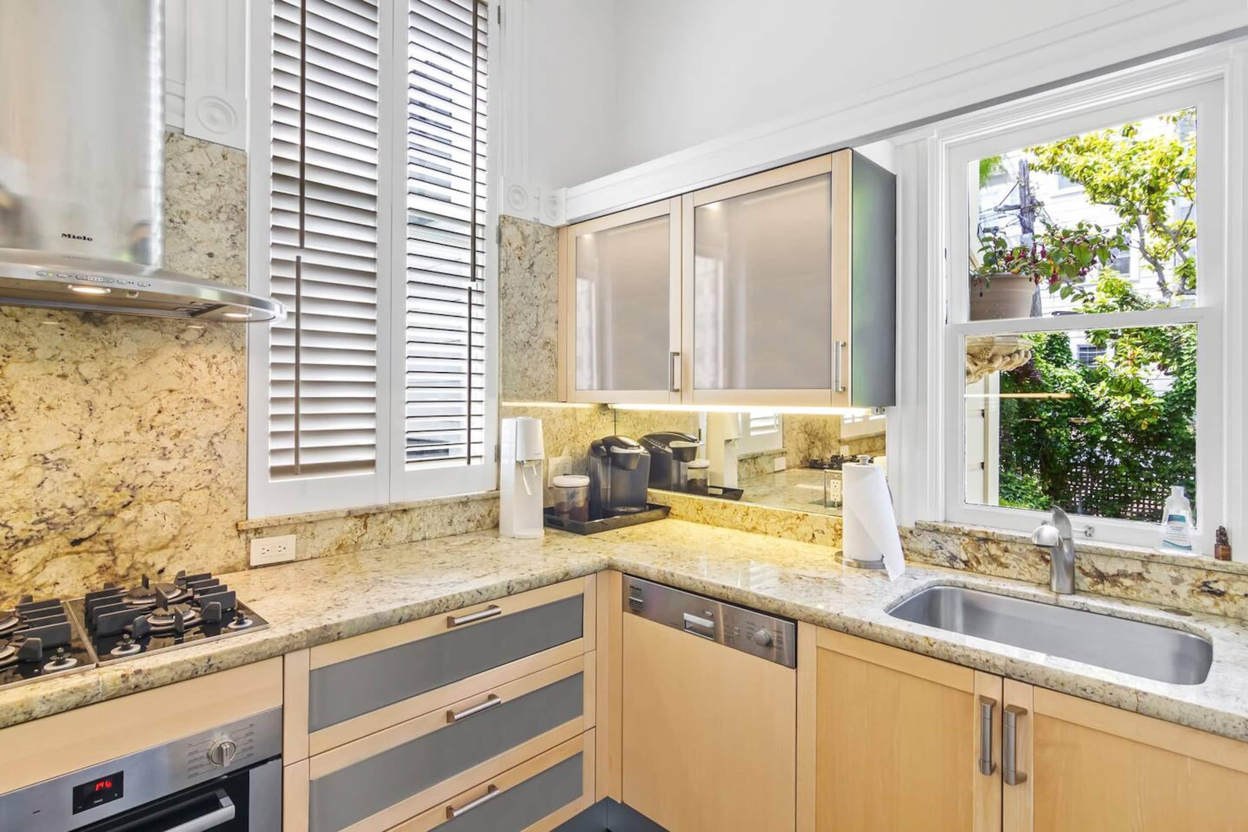 Home in San Francisco · ★4.95 · 1 bedroom · 1 bed · 1 bath - Image 4