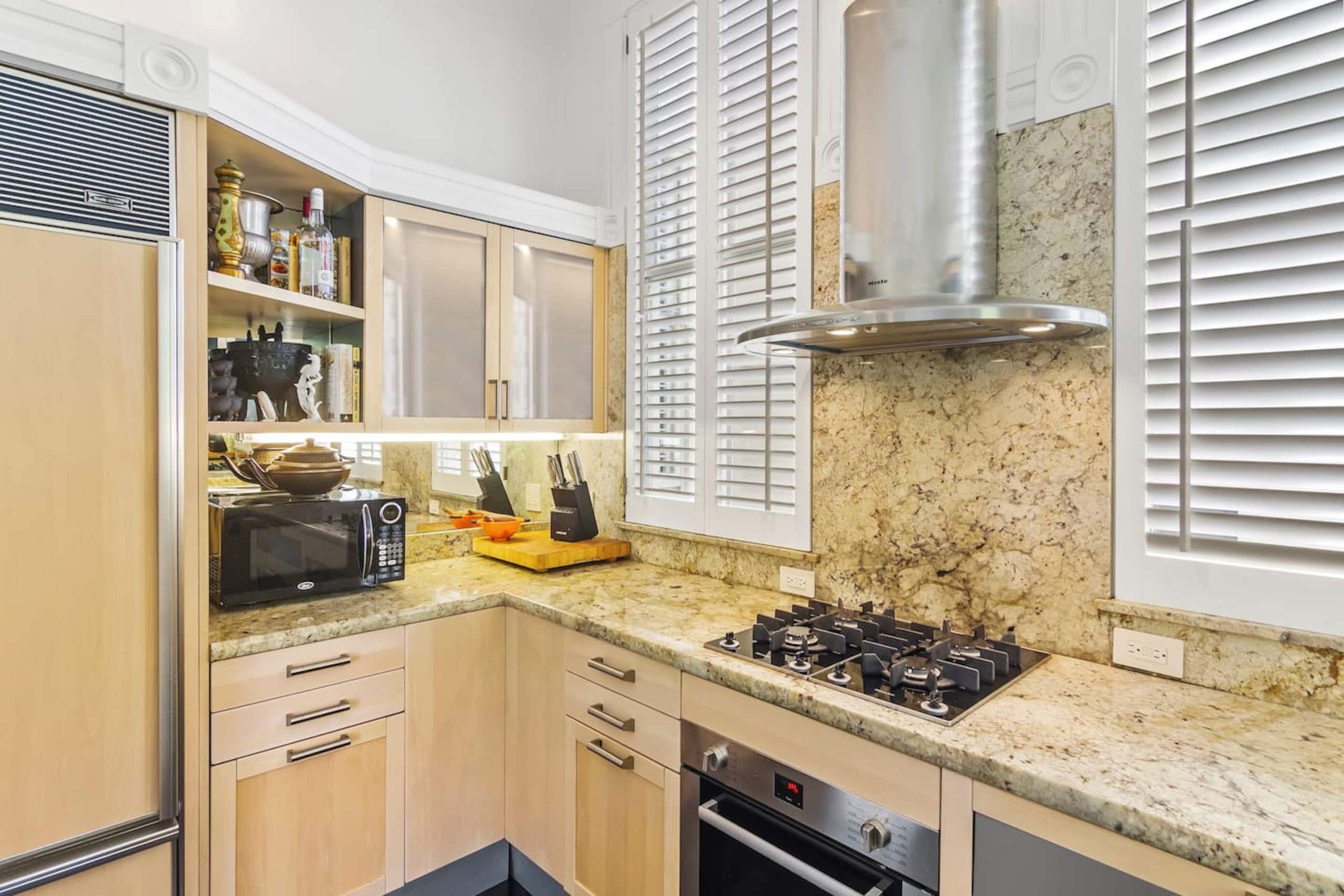 Home in San Francisco · ★4.95 · 1 bedroom · 1 bed · 1 bath - Image 6