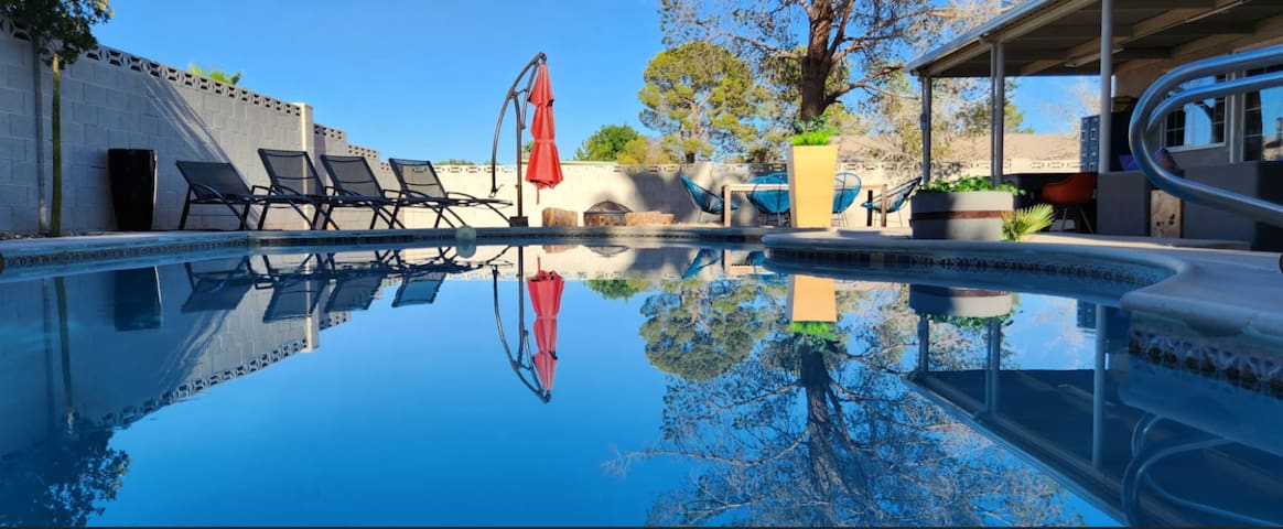 Only 10 min. to LV Strip Cozy 4BR pool&spa Oasis