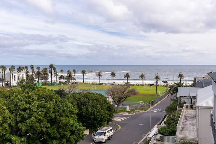 Beachside Villa – 2 minute walk to Camps Bay Beach