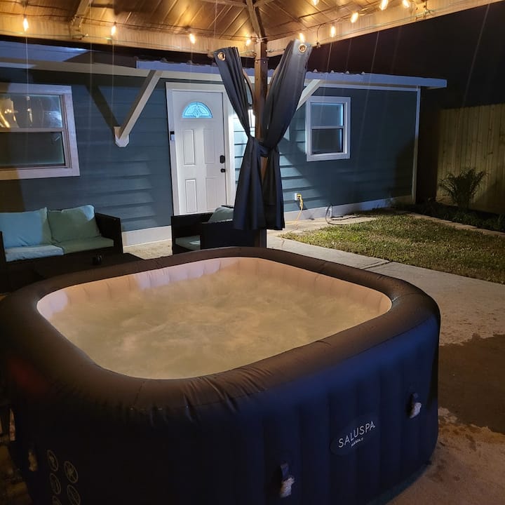 Hot Tub*Guest House*NASA Kemah Cottages for Rent in Houston, Texas