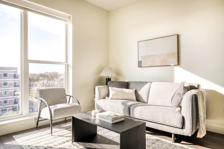 Exquisite Elmhurst 1br W/ Lounge, Pool & Gym Nr Metra, By Blueground - Des Plaines, IL
