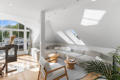 Modern Penthouse: Sauna, Balcony, near Beach