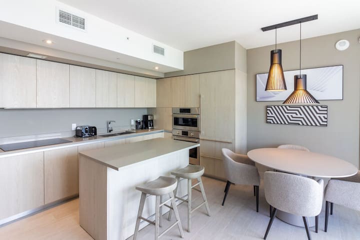 NEW Condo@Hyde 3BR Amazing WaterViews! +16th Floor gallery image 3