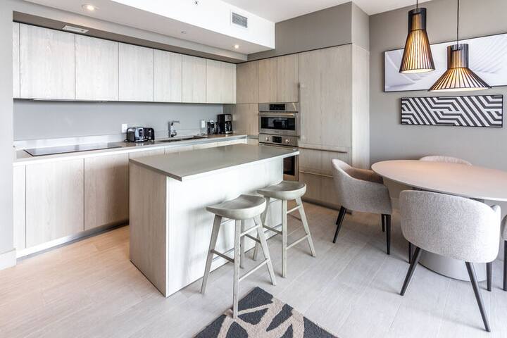 NEW Condo@Hyde 3BR Amazing WaterViews! +16th Floor gallery image 5