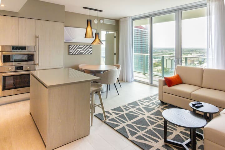 NEW Condo@Hyde 3BR Amazing WaterViews! +16th Floor