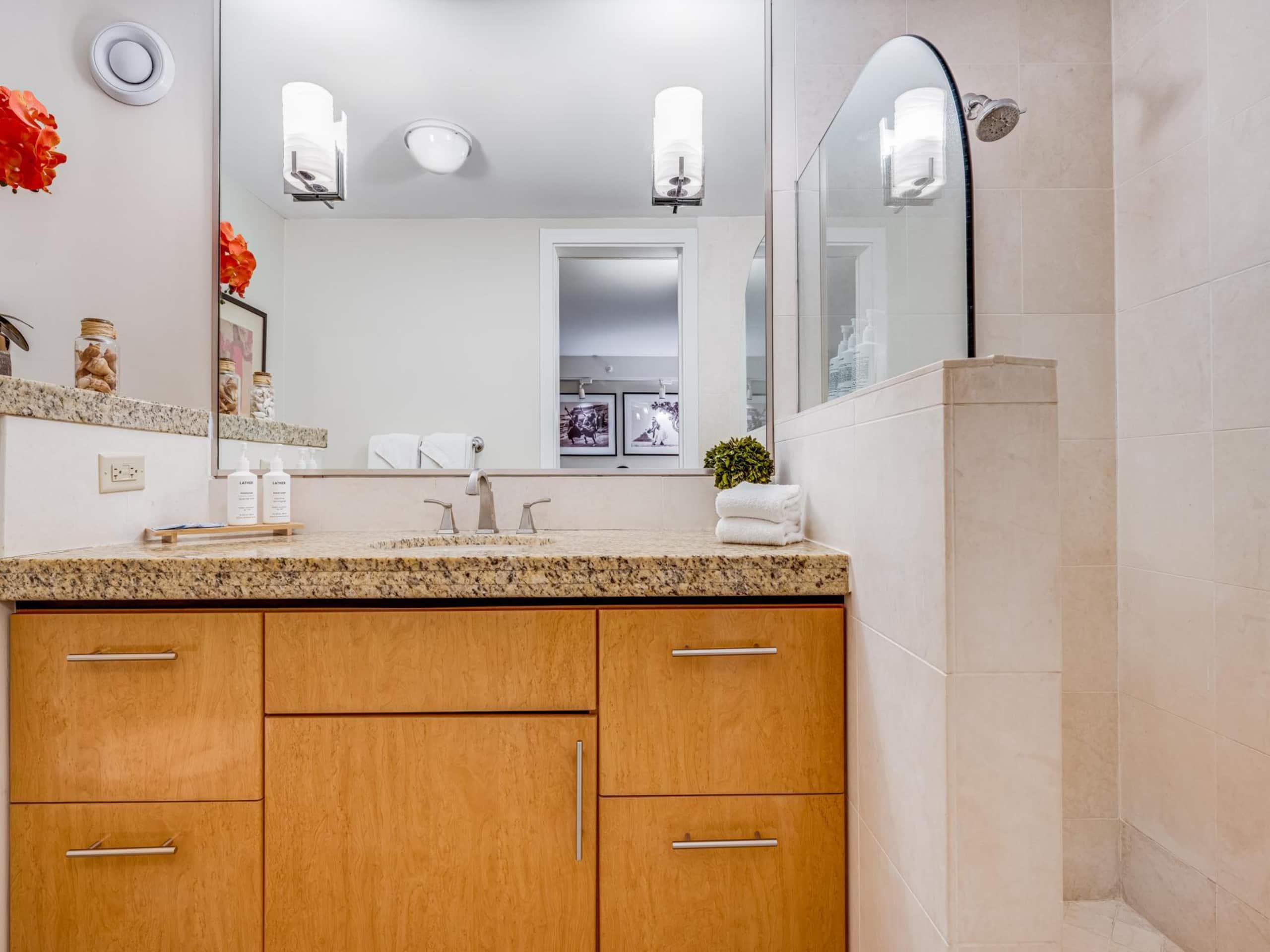 Condo in Lahaina · ★5.0 · 2 bedrooms · 2 beds · 2 baths - Image 20