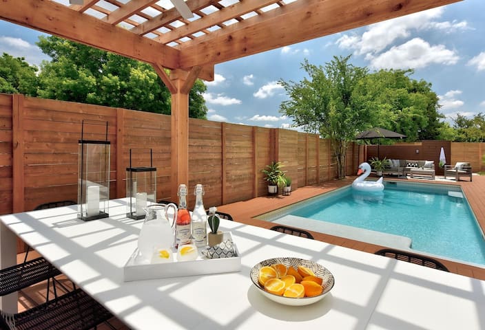 Contemporary Luxury Retreat | Pool