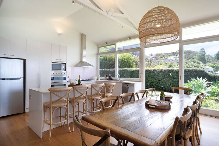 The Bungan – Beachfront w/ Access to Bungan Beach gallery image 5