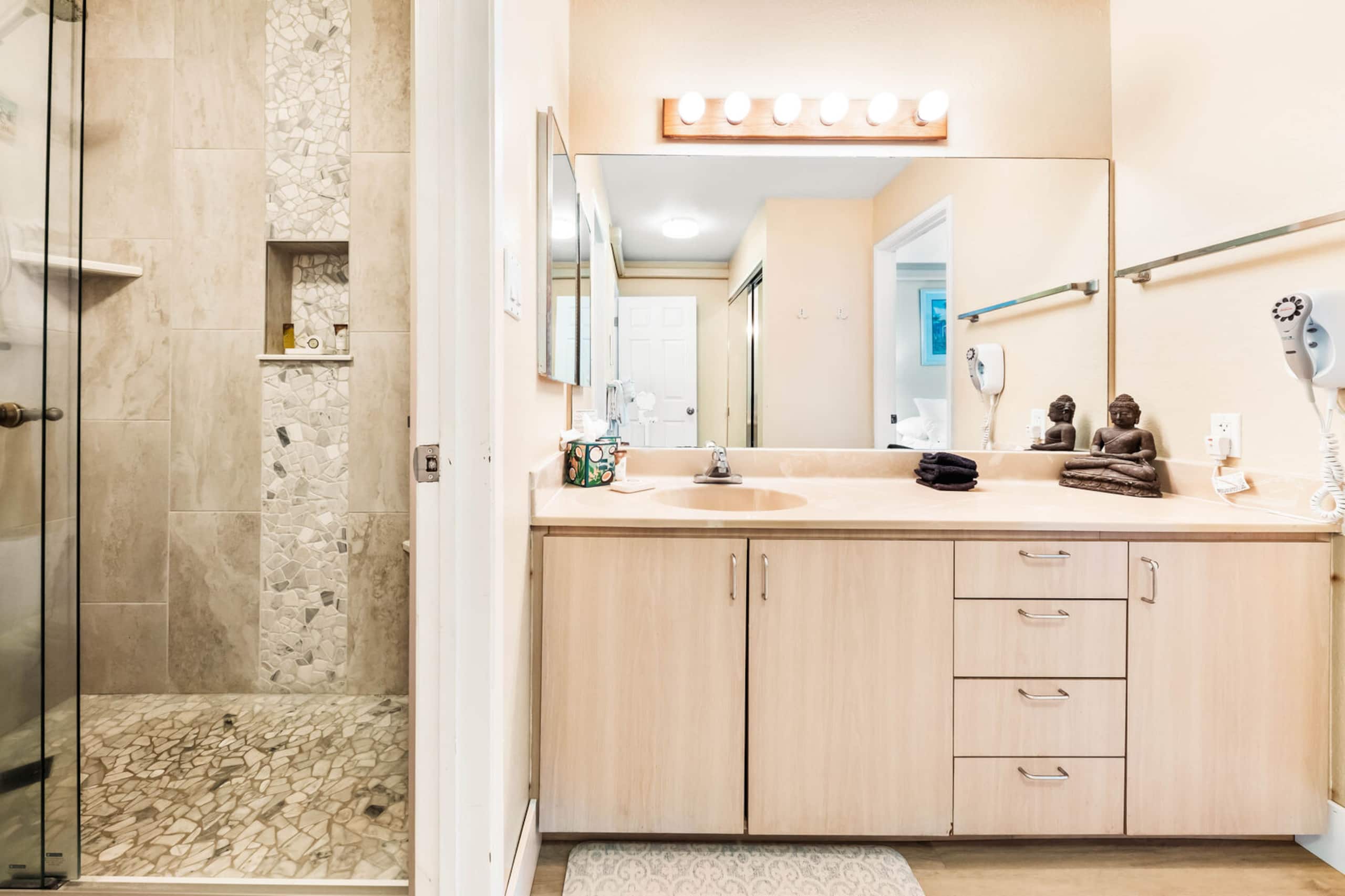 Condo in Lahaina · ★4.7 · 1 bedroom · 2 beds · 1 private bath - Image 17