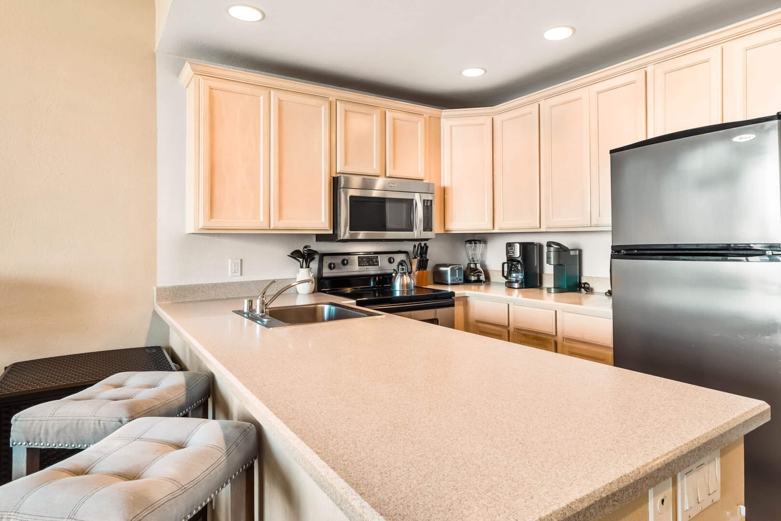 Condo in Lahaina · ★4.7 · 1 bedroom · 2 beds · 1 private bath - Image 6
