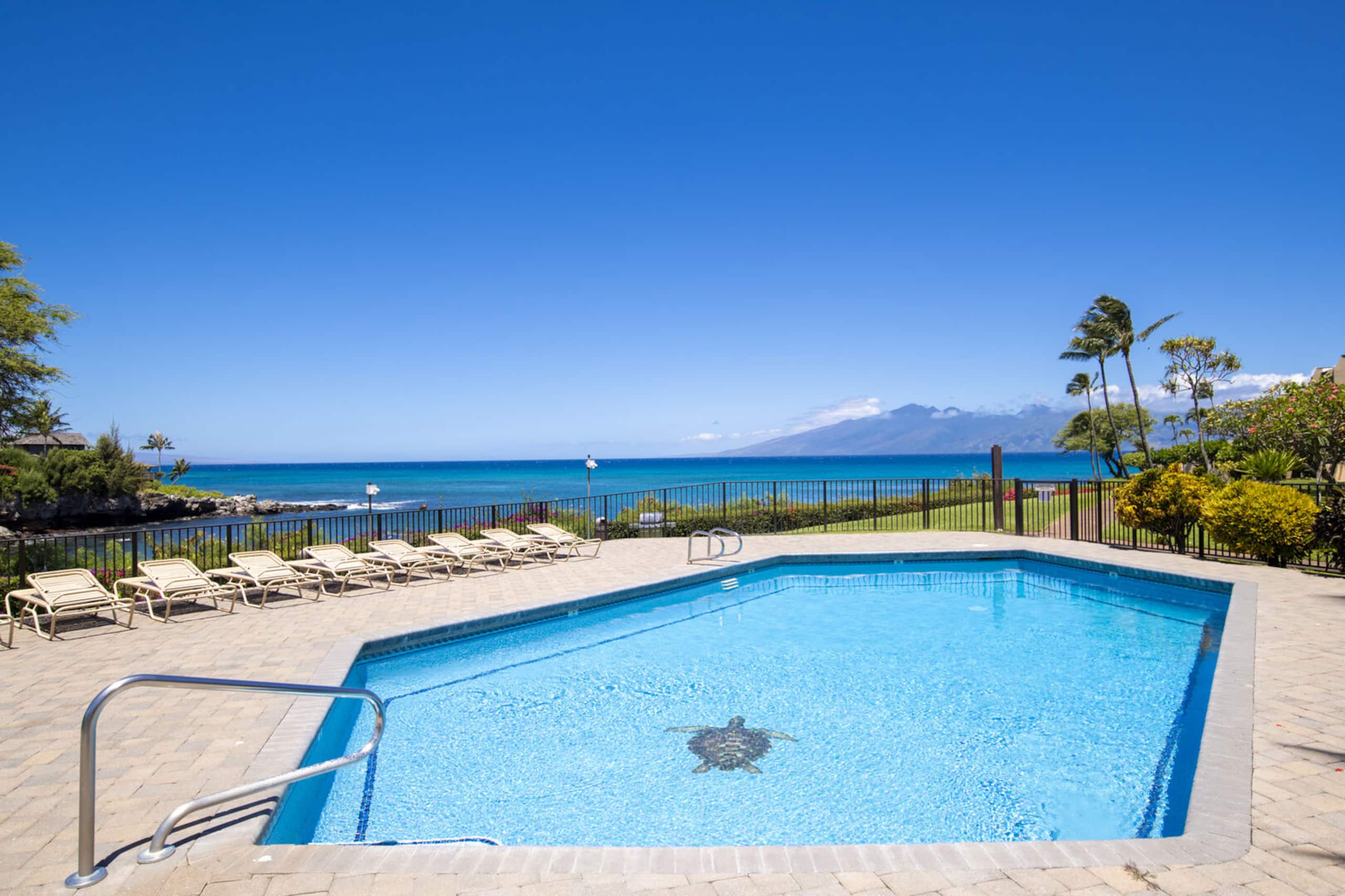 Condo in Lahaina · ★4.7 · 1 bedroom · 2 beds · 1 private bath - Image 23