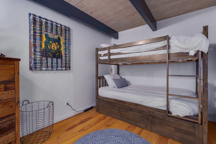 Downstairs bedroom features twin bunk bed with pull-out twin trundle!