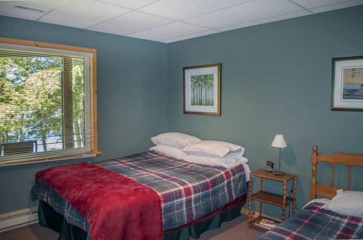 غرفة نوم بمستوى منخفض