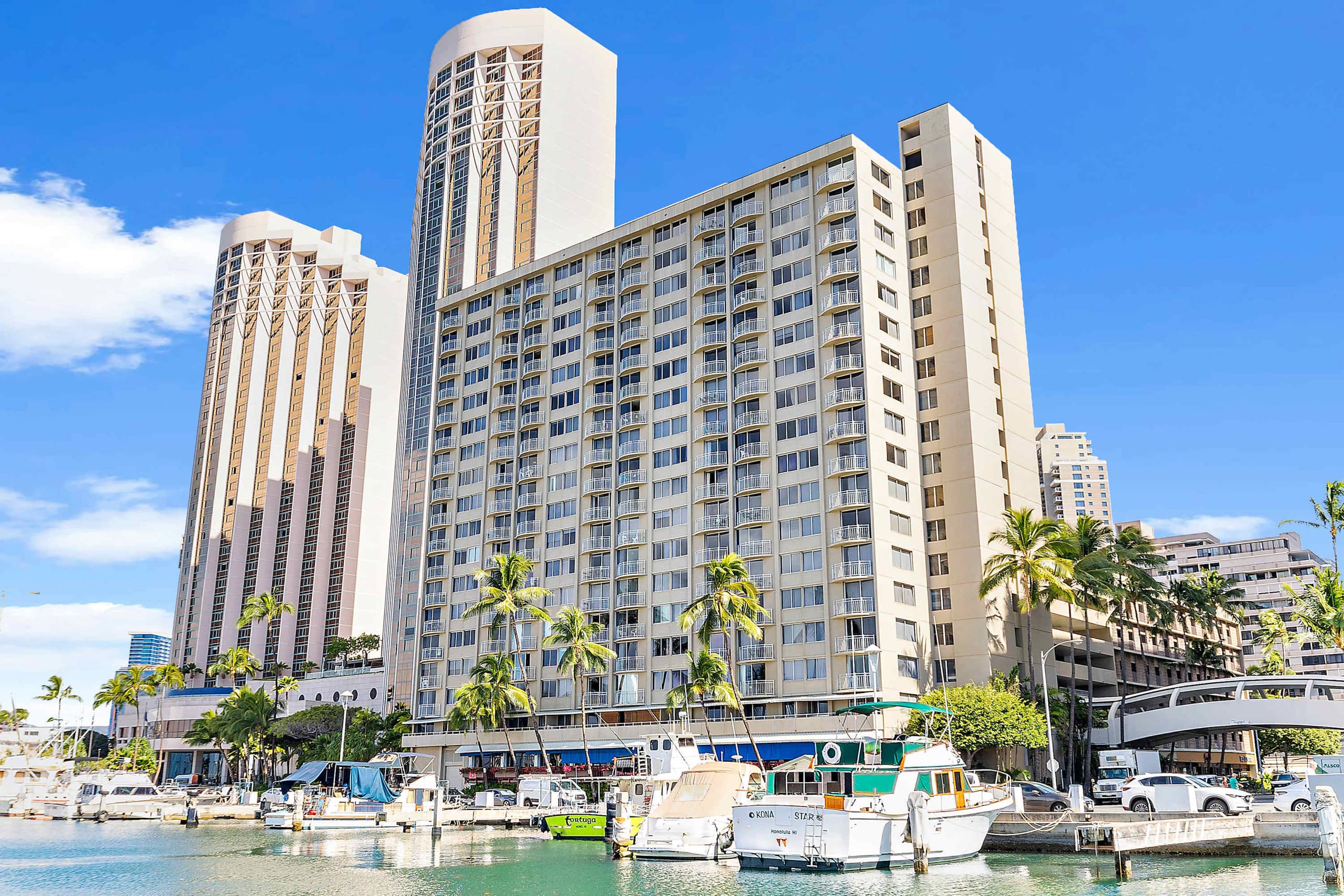 Condo in Honolulu · ★4.73 · Studio · 1 bath - Image 25