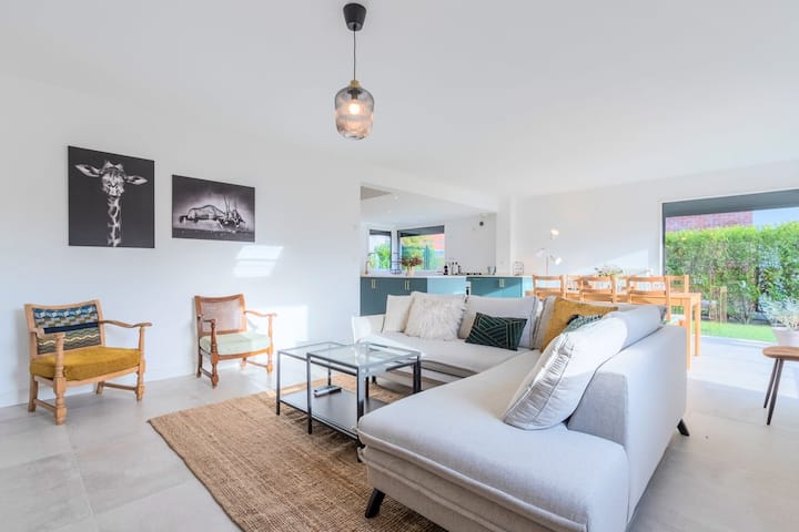 Beautiful 4 bedroom house with parking and garden