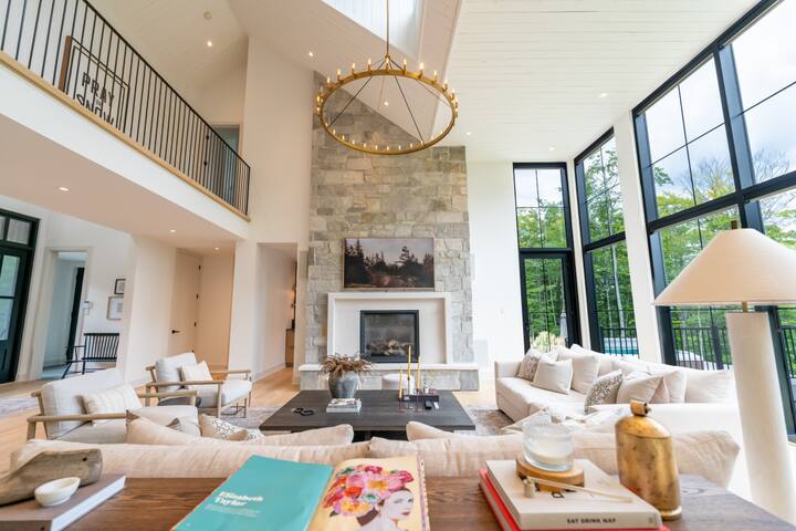 7,000sf chalet w/hot tub, firepit, chef’s kitchen