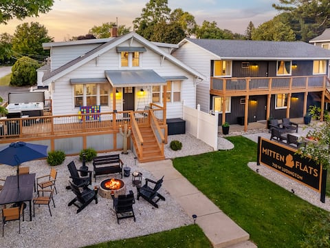 Mitten Flats House - 1 Block to the beach!