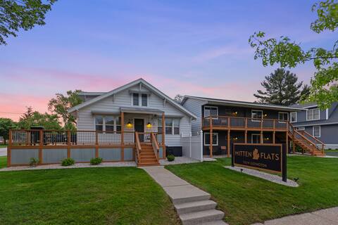 Mitten Flats House - 1 Block to the beach!