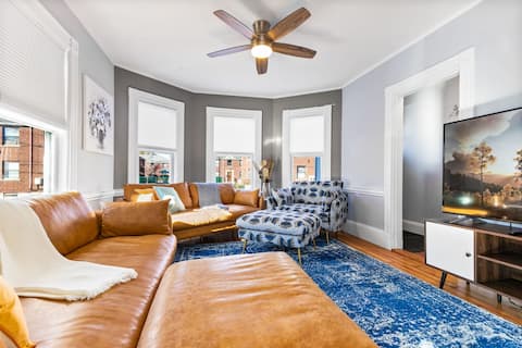 Large Cozy House near Moody St, Bentley, Brandeis