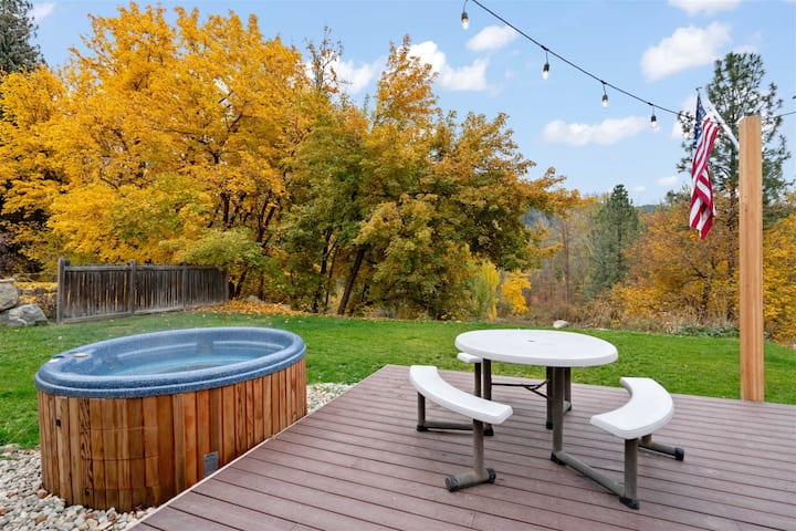 Downtown Leavenworth Cottage W/ Hot Tub, Fireplace - Leavenworth, WA