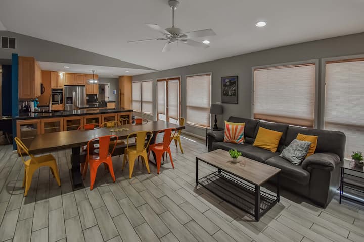 Spacious 6br Home With Hot Tub, Hammocks And Firepit - Denver, CO