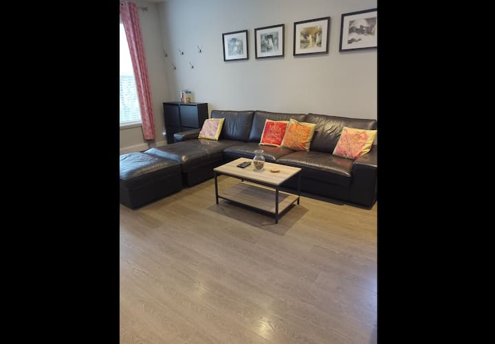 #114 Haultain St - New Full 4 Bedroom House - 維多利亞