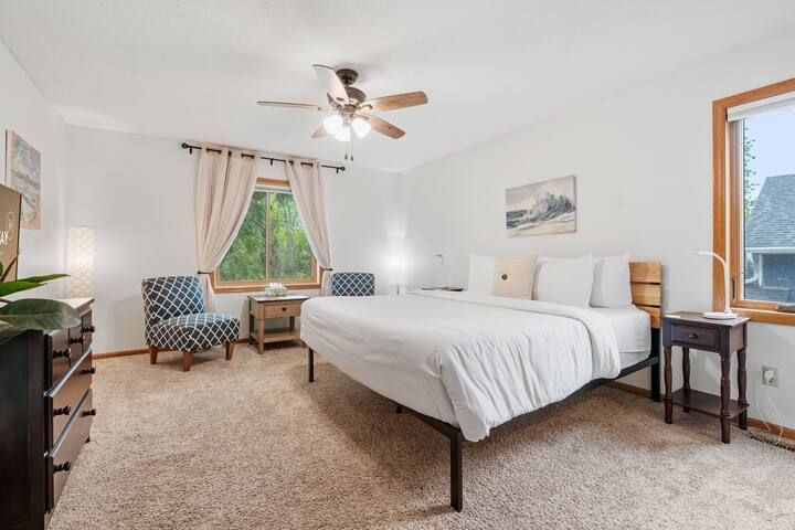 MINNeSTAY* Ultimate Family Fun Escape | Spacious gallery image 5