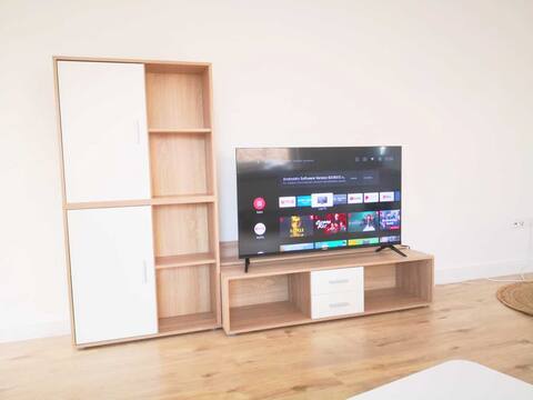 DA02 Chic & Spacious Apartment *Balcony & Terrace*