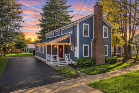 BEST Village Location/Firepit/Outdoor movie/Games!