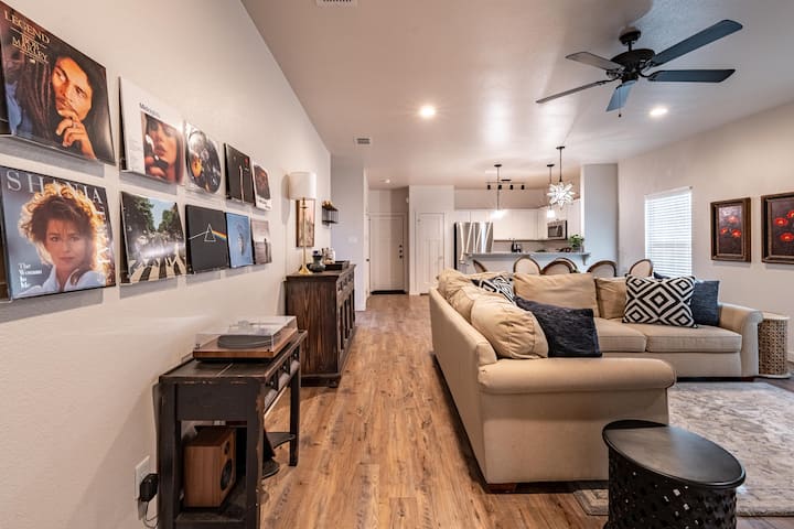 Suite Starry Night - 3br/3ba - Walk To Texas Tech - Lubbock, TX