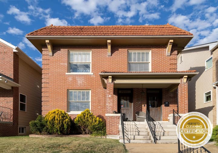 Forest Park 4br/3ba | 1st Fl Master Abodebucks - St. Louis, MO