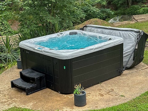 Spacious Lakefront Home | Pool | Hot Tub | Fire Pi