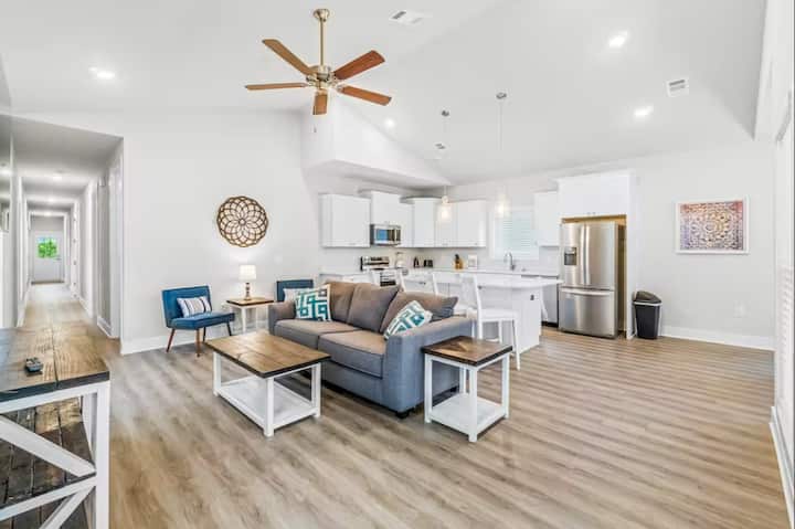 Searenity-close To Downtown, Monthly's Available - Pensacola, FL
